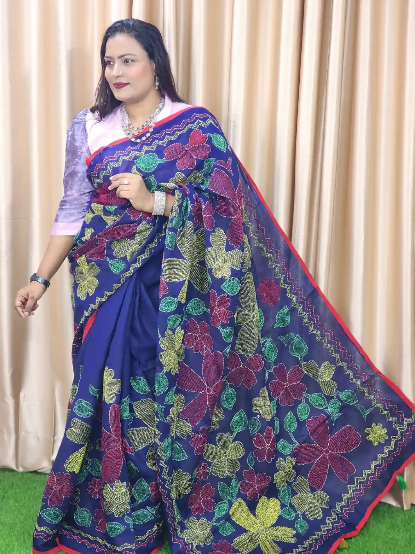 হাতের কাজের সুতি শাড়ী