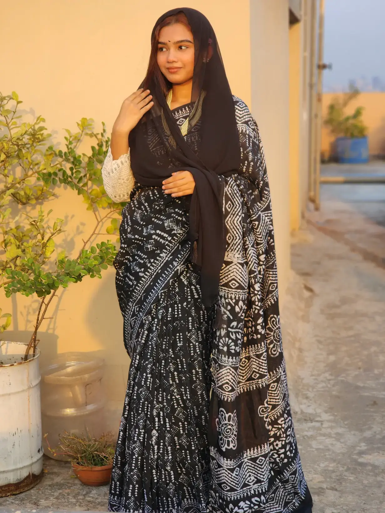সিল্ক বাটিক শাড়ি – Black And White Saree WIth Hijab 2