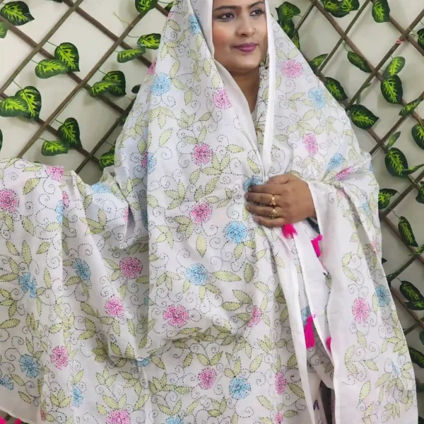 Elegant hand-embroidered cotton orna, perfect for namaz or gifting. Available in 2.5 hat and 5 hat sizes. Premium cotton, artisan-crafted with care