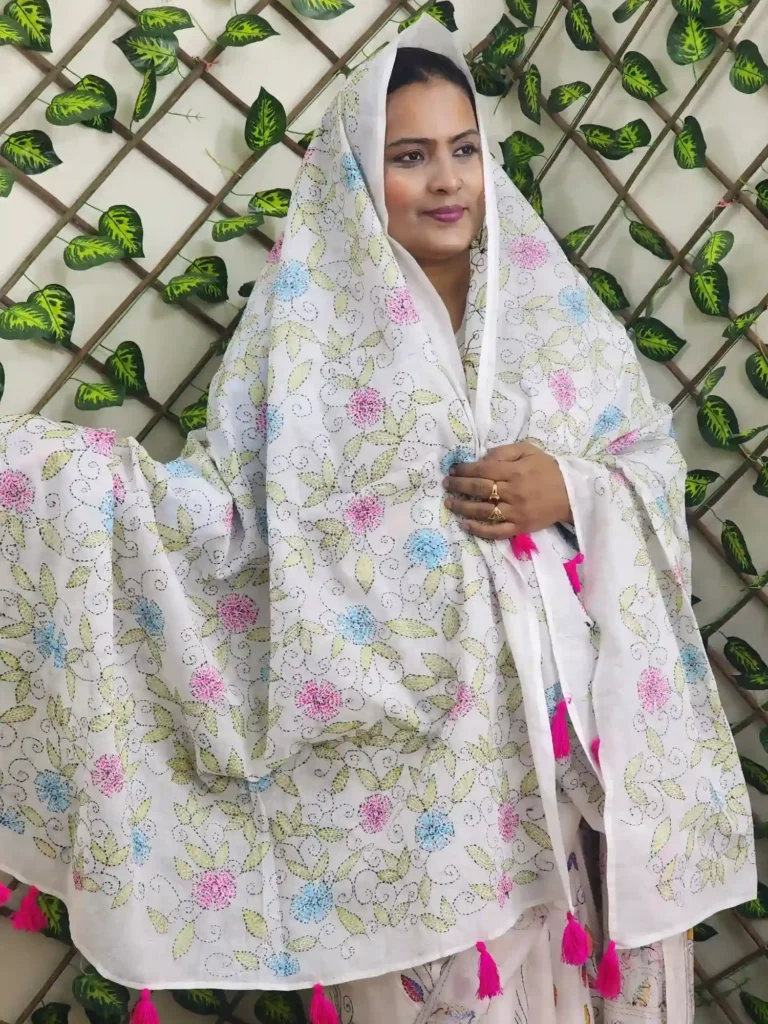Elegant hand-embroidered cotton orna, perfect for namaz or gifting. Available in 2.5 hat and 5 hat sizes. Premium cotton, artisan-crafted with care