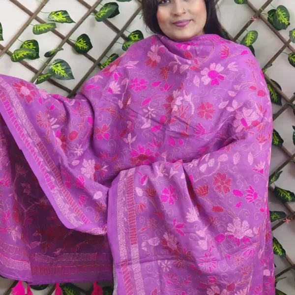 Elegant hand-embroidered cotton orna, perfect for namaz or gifting. Available in 2.5 hat and 5 hat sizes. Premium cotton, artisan-crafted with care