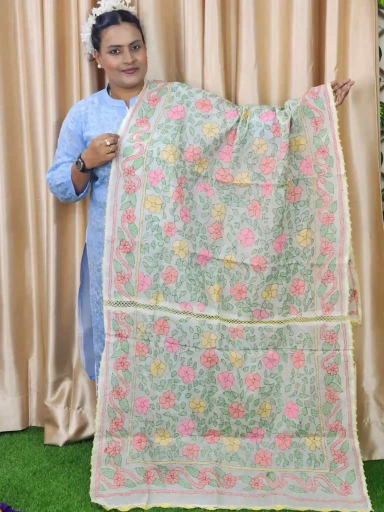 Elegant hand-embroidered cotton orna, perfect for namaz or gifting. Available in 2.5 hat and 5 hat sizes. Premium cotton, artisan-crafted with care