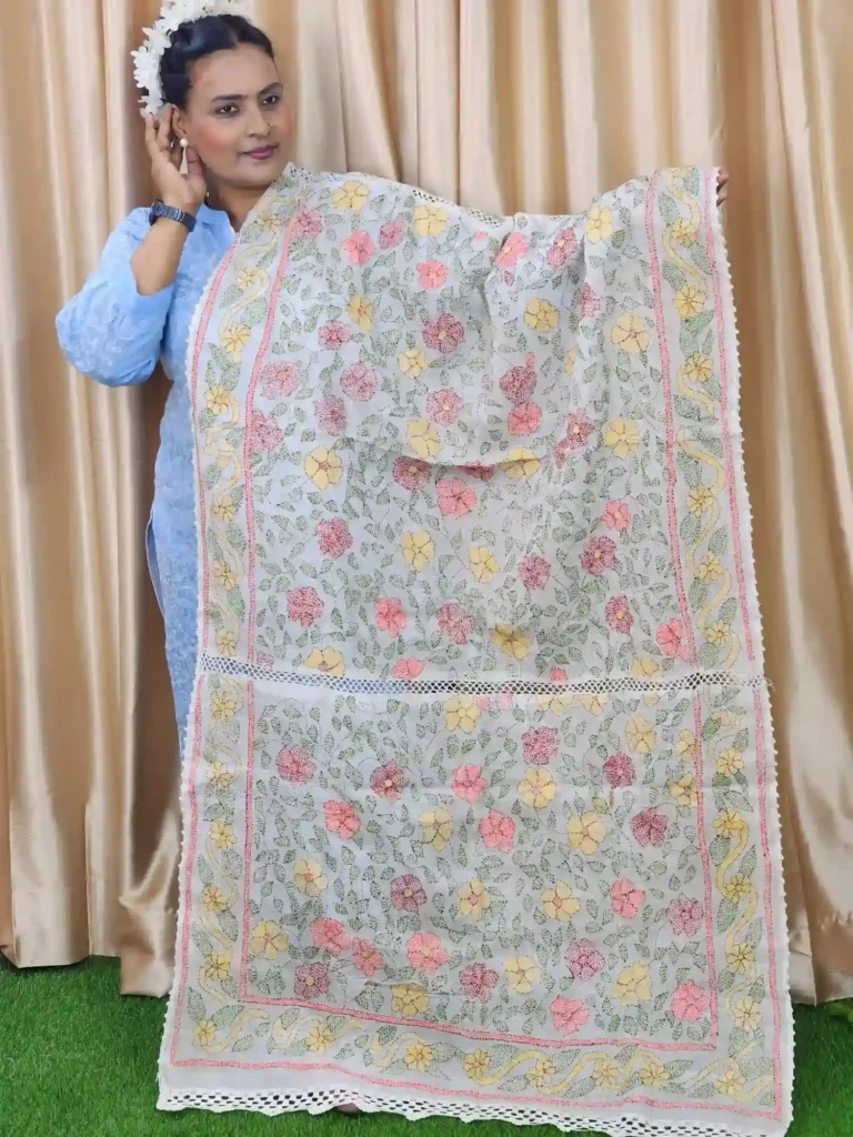 Elegant hand-embroidered cotton orna, perfect for namaz or gifting. Available in 2.5 hat and 5 hat sizes. Premium cotton, artisan-crafted with care