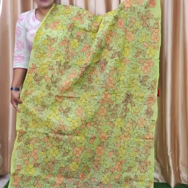 Elegant hand-embroidered cotton orna, perfect for namaz or gifting. Available in 2.5 hat and 5 hat sizes. Premium cotton, artisan-crafted with care