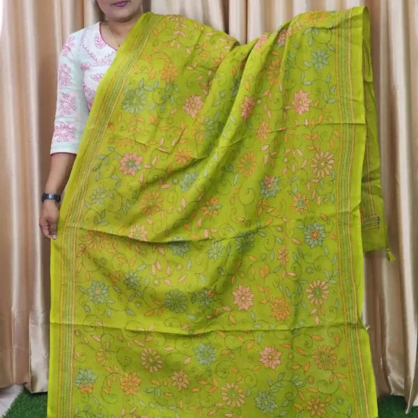 Elegant hand-embroidered cotton orna, perfect for namaz or gifting. Available in 2.5 hat and 5 hat sizes. Premium cotton, artisan-crafted with care