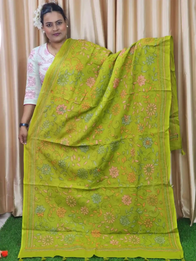 Elegant hand-embroidered cotton orna, perfect for namaz or gifting. Available in 2.5 hat and 5 hat sizes. Premium cotton, artisan-crafted with care