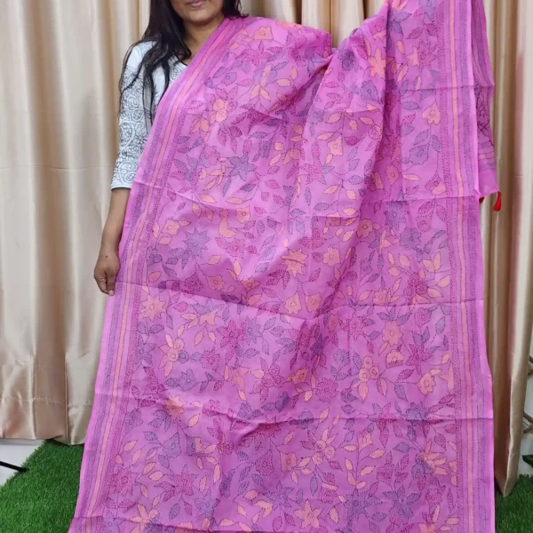 Elegant hand-embroidered cotton orna, perfect for namaz or gifting. Available in 2.5 hat and 5 hat sizes. Premium cotton, artisan-crafted with care
