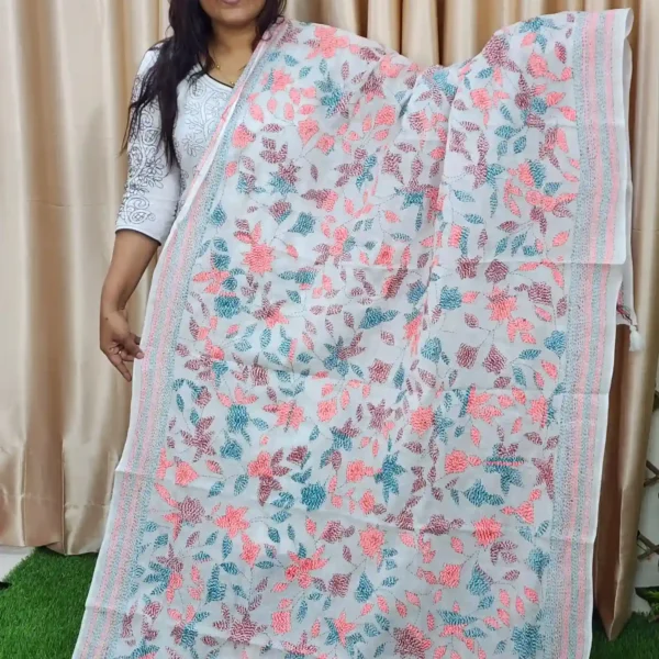 Elegant hand-embroidered cotton orna, perfect for namaz or gifting. Available in 2.5 hat and 5 hat sizes. Premium cotton, artisan-crafted with care