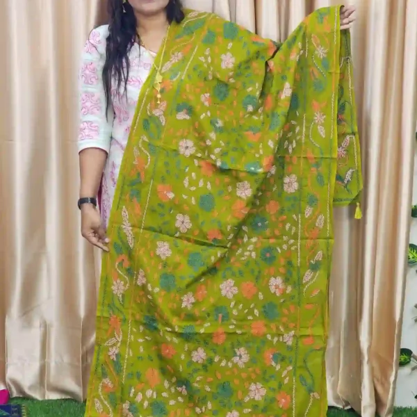 Elegant hand-embroidered cotton orna, perfect for namaz or gifting. Available in 2.5 hat and 5 hat sizes. Premium cotton, artisan-crafted with care