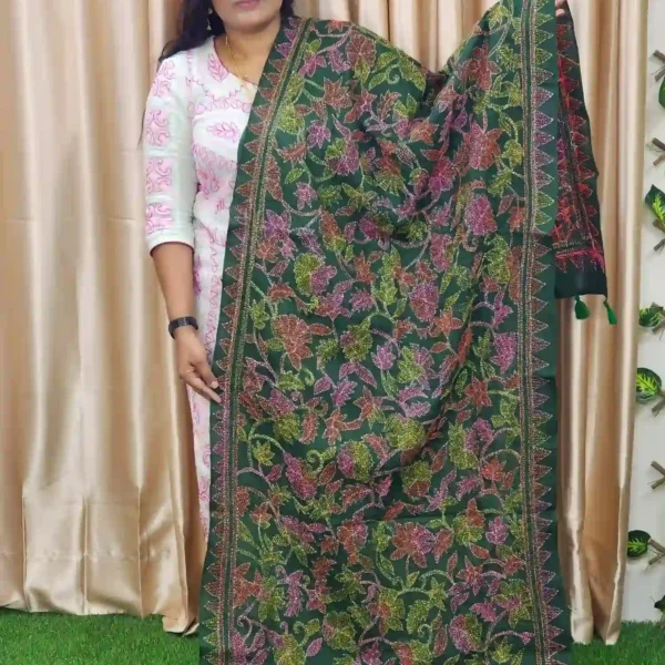 Elegant hand-embroidered cotton orna, perfect for namaz or gifting. Available in 2.5 hat and 5 hat sizes. Premium cotton, artisan-crafted with care