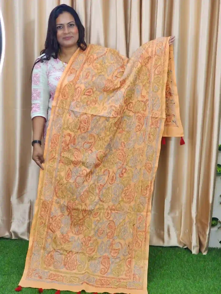 Elegant hand-embroidered cotton orna, perfect for namaz or gifting. Available in 2.5 hat and 5 hat sizes. Premium cotton, artisan-crafted with care