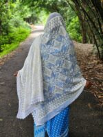 Elegant White embroidered cotton orna, perfect for namaz or gifting. Available in 2.5 hat and 5 hat sizes. Premium bexy cotton,artisan-crafted with care