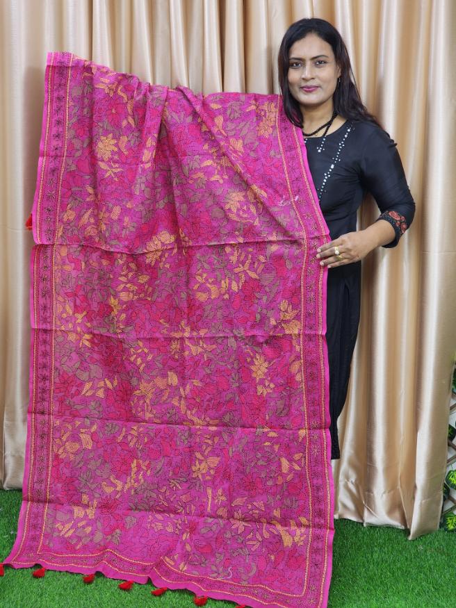 Elegant Pink Kantha Work cotton orna, perfect for namaz or gifting. Available in 2.5 hat and 5 hat sizes. Premium Pride cotton,artisan-crafted with care