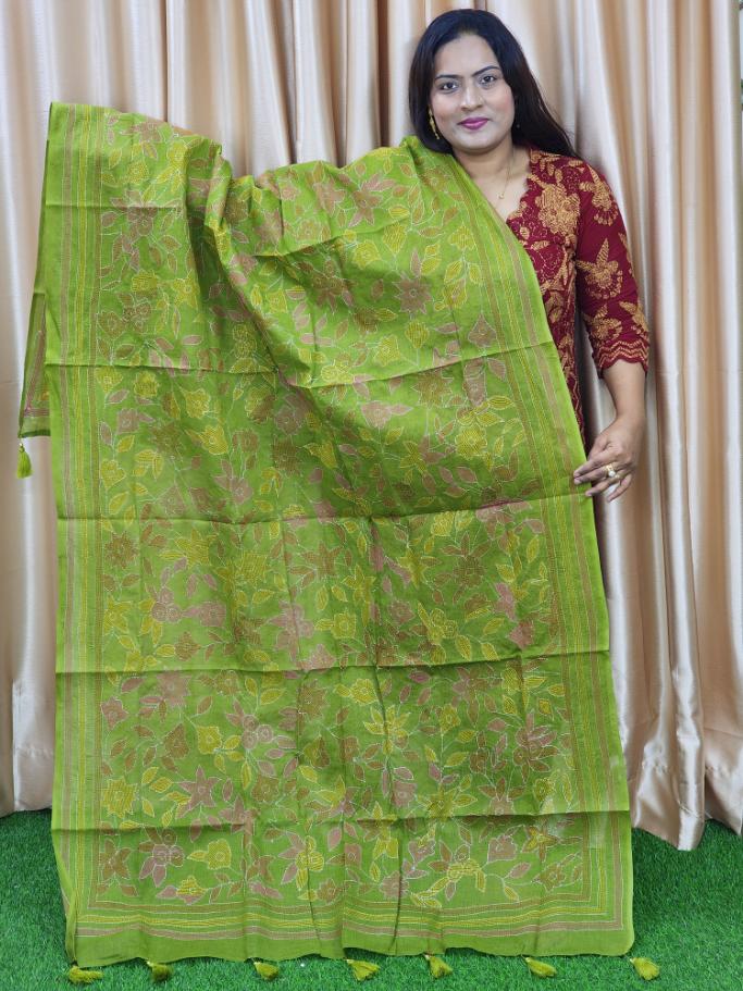Elegant lemon Kantha Work cotton orna, perfect for namaz or gifting. Available in 2.5 hat and 5 hat sizes. Premium Pride cotton,artisan-crafted with care