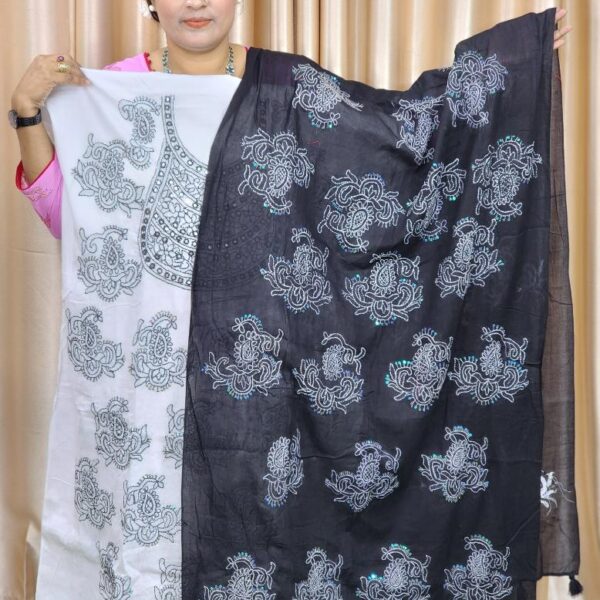 হাতের কাজের সাদা কালো সুতি ড্রেস