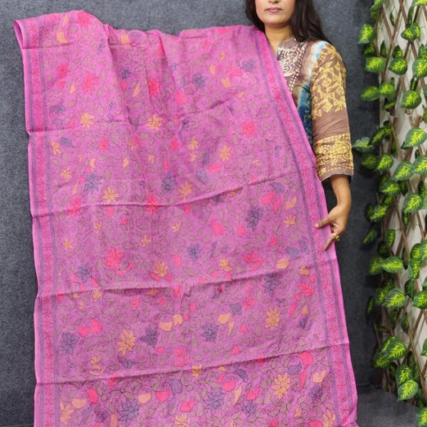 হাতের কাজের গোলাপি ওড়না