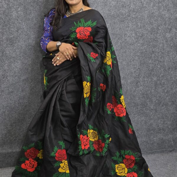 Hater Kajer Kalo Golap Saree