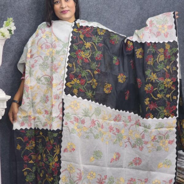 হাতের কাজের সাদা কালো সুতি ড্রেস