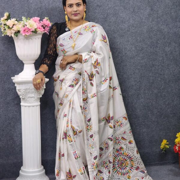 সাদা সিল্ক শাড়ি হাতের কাজ করা