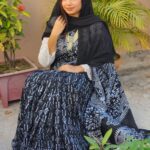 সিল্ক বাটিক শাড়ি - Black And White Saree WIth Hijab