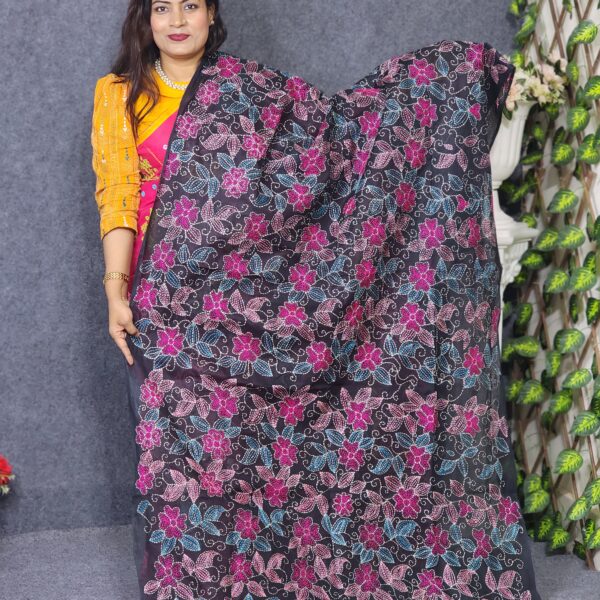 হাতের কাজের কালো ওড়না ডিজাইন