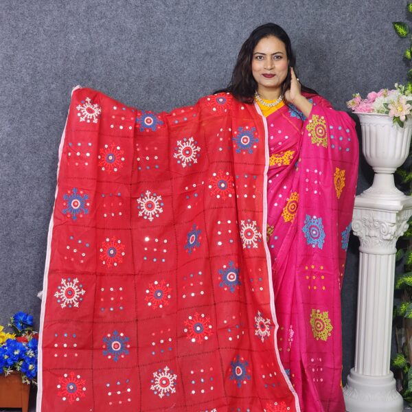 হাতের কাজের গুজরাটি সুতি বড় লাল ওড়না